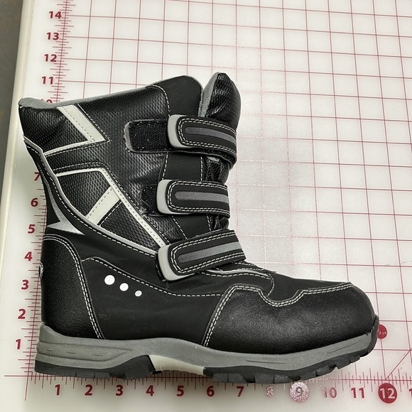 TOTES Boys "Shaun" Water Resistant Black & Grey 3M Thinsulate Winter Boots SZ 6M - Picture 1 of 11